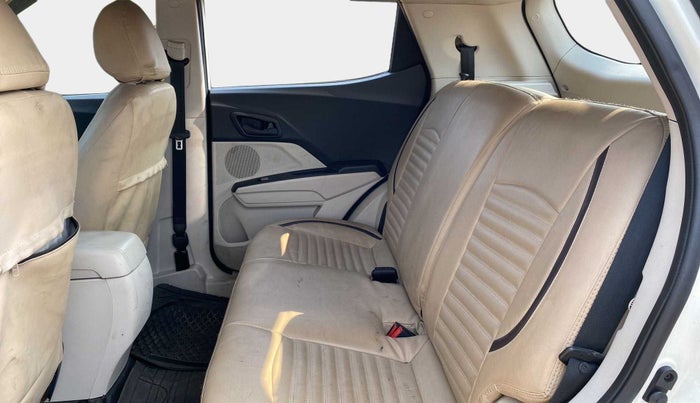 2020 Mahindra XUV300 W4 1.5 DIESEL, Diesel, Manual, 73,885 km, Right Side Rear Door Cabin