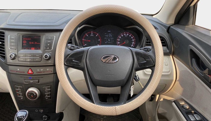 2020 Mahindra XUV300 W4 1.5 DIESEL, Diesel, Manual, 73,885 km, Steering Wheel Close Up