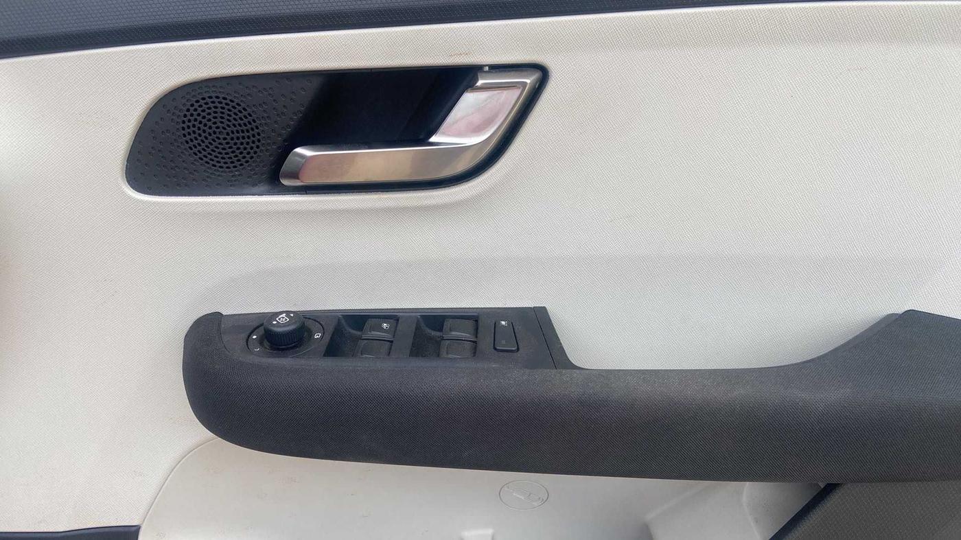 2022 Tata ALTROZ XZ I-TURBO PETROL, Petrol, Manual, 19,400 km, Driver Side Door Panels Control