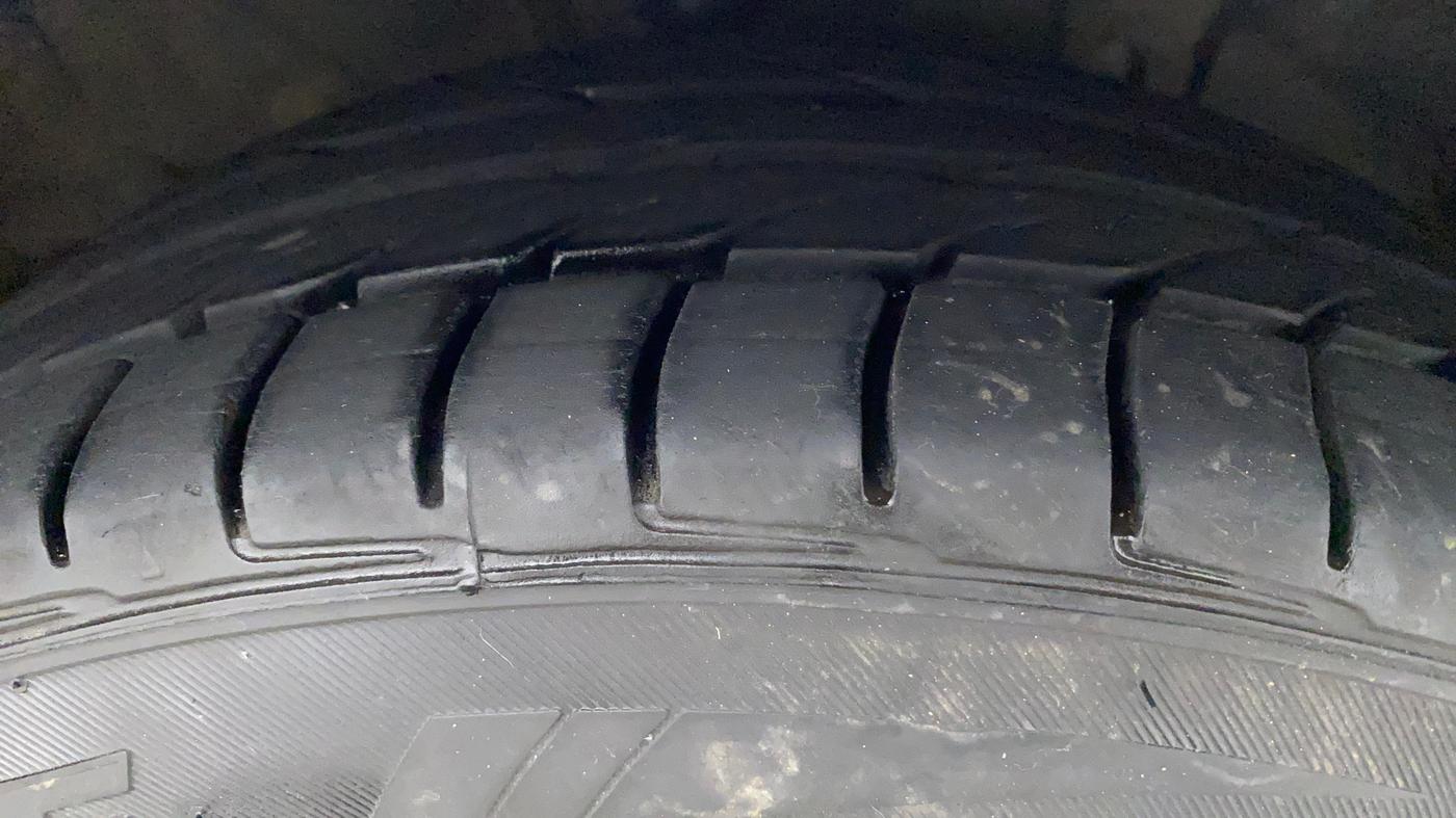 2017 Hyundai New Elantra 2.0 SX MT PETROL, Petrol, Manual, 92,776 km, Right Front Tyre Tread