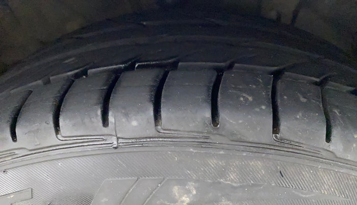 2017 Hyundai New Elantra 2.0 SX MT PETROL, Petrol, Manual, 92,776 km, Right Front Tyre Tread