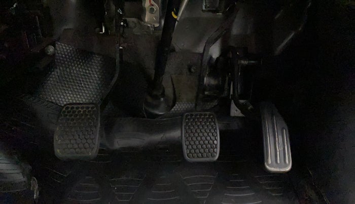 2018 Maruti Eeco 5 STR WITH A/C+HTR, Petrol, Manual, 31,854 km, Pedals