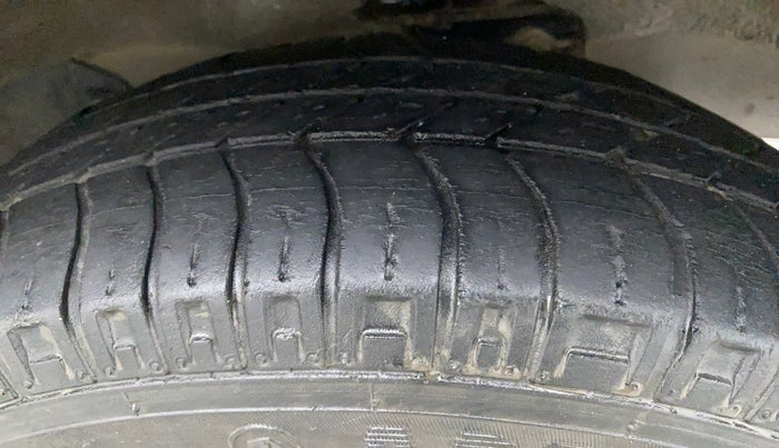 2018 Maruti Eeco 5 STR WITH A/C+HTR, Petrol, Manual, 31,854 km, Right Front Tyre Tread