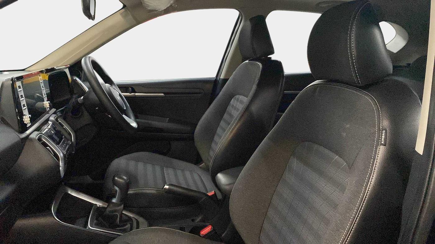 2022 KIA SONET HTK PLUS 1.0 IMT, Petrol, Manual, 1,319 km, Right Side Front Door Cabin