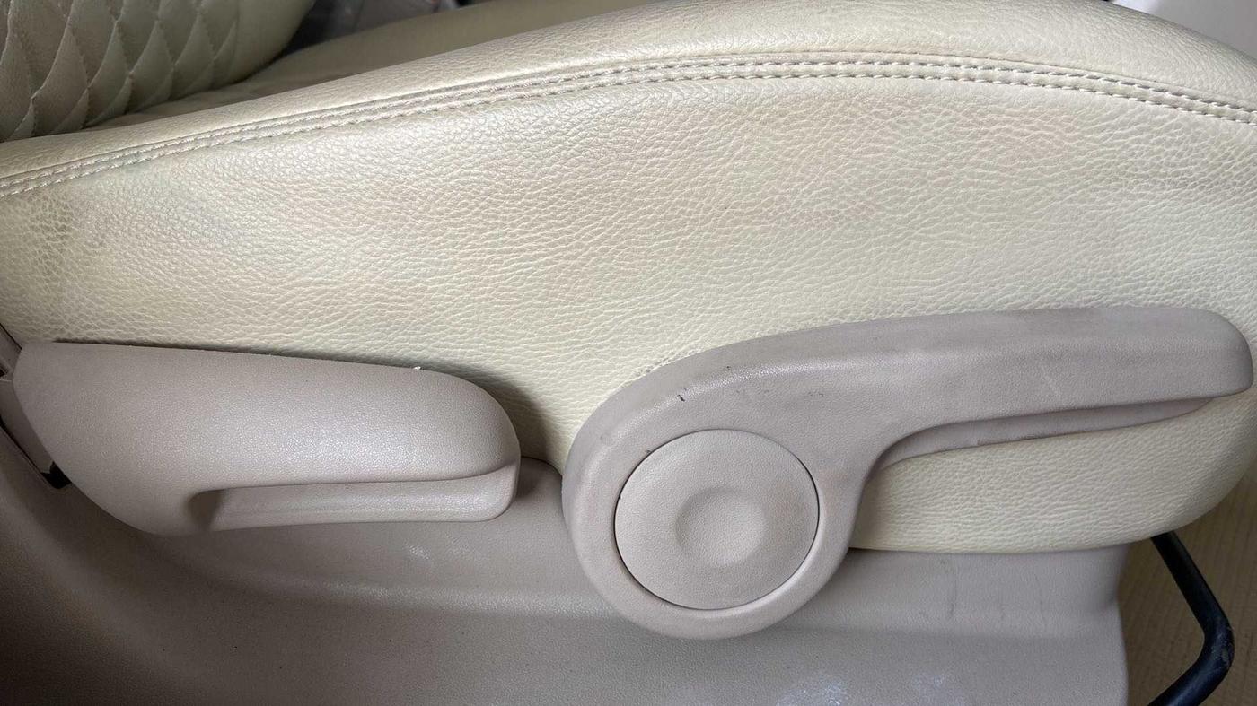 2019 Maruti Ciaz DELTA AT 1.5 SHVS PETROL, Petrol, Automatic, 22,781 km, Driver Side Adjustment Panel