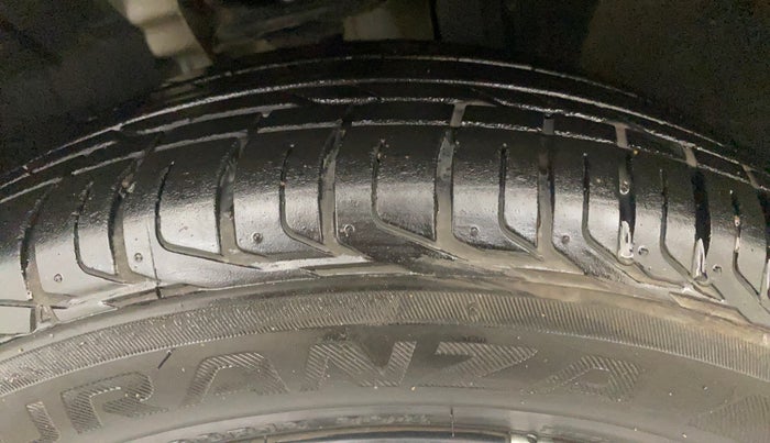 2021 Nissan MAGNITE XL TURBO, Petrol, Manual, 71,037 km, Left Front Tyre Tread