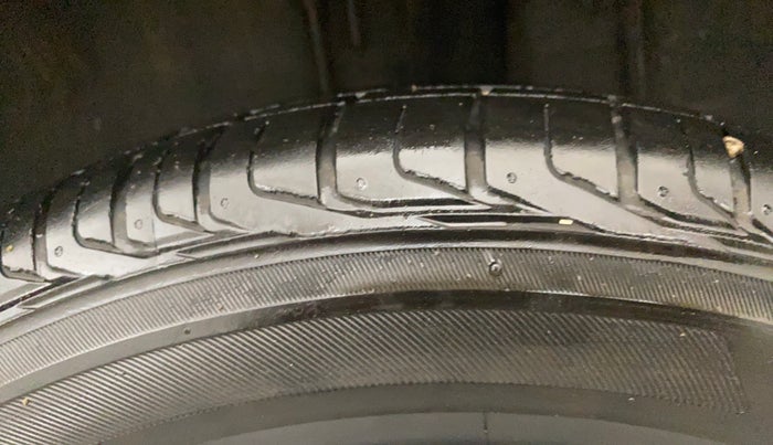 2021 Nissan MAGNITE XL TURBO, Petrol, Manual, 71,037 km, Left Rear Tyre Tread