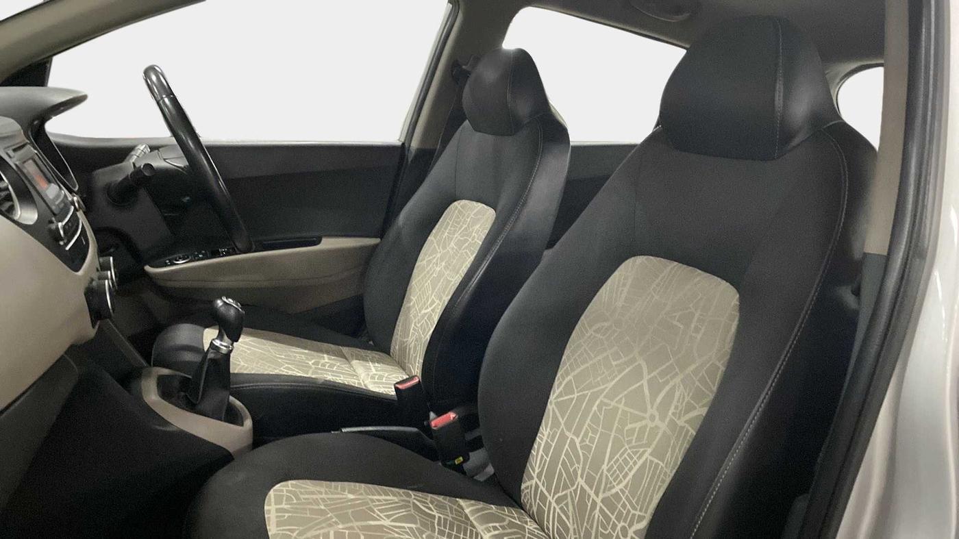2016 Hyundai Grand i10 ASTA 1.2 KAPPA VTVT, CNG, Manual, 1,11,755 km, Right Side Front Door Cabin