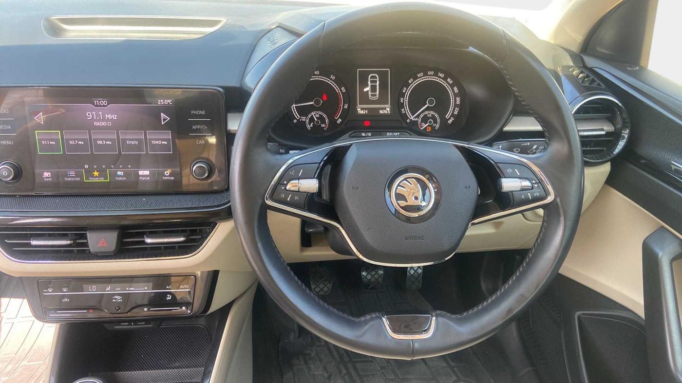 2022 Skoda SLAVIA AMBITION 1.0L TSI MT, Petrol, Manual, 19,819 km, Steering Wheel Close Up