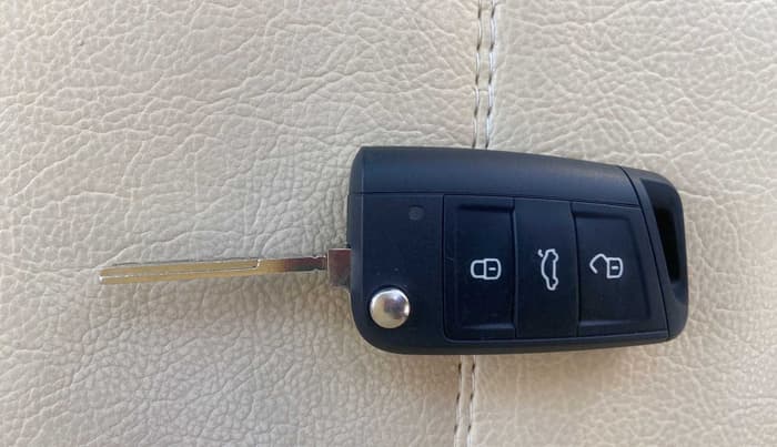 2022 Skoda SLAVIA AMBITION 1.0L TSI MT, Petrol, Manual, 19,819 km, Key Close Up
