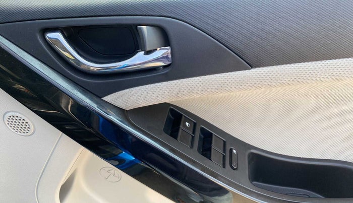 2020 Tata NEXON XZA PLUS (O) PETROL DUAL TONE, Petrol, Automatic, 37,559 km, Driver Side Door Panels Control