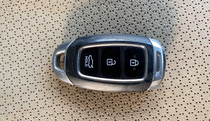 2018 Hyundai Verna 1.6 VTVT SX O, Petrol, Manual, 62,011 km, Key Close Up