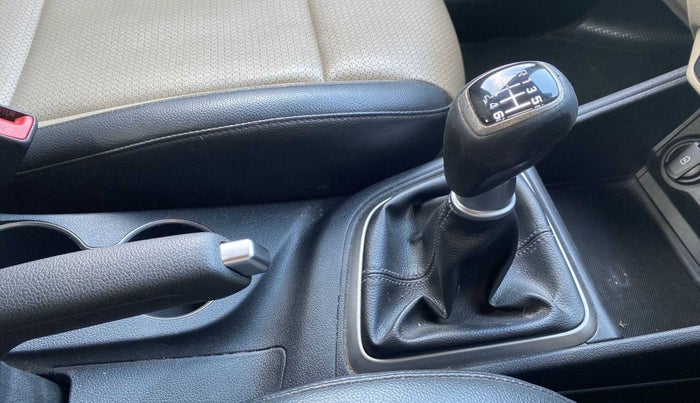 2018 Hyundai Verna 1.6 VTVT SX O, Petrol, Manual, 62,011 km, Gear Lever