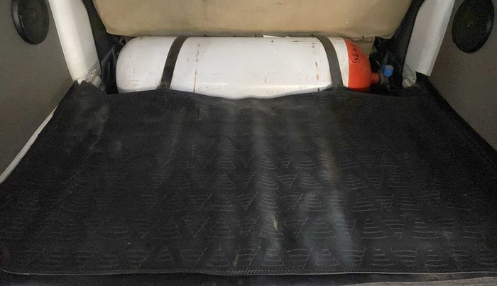 2016 Maruti Eeco 5 STR WITH A/C+HTR, CNG, Manual, 95,946 km, Boot Inside