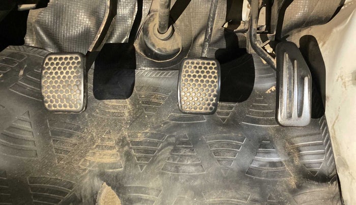 2016 Maruti Eeco 5 STR WITH A/C+HTR, CNG, Manual, 95,946 km, Pedals