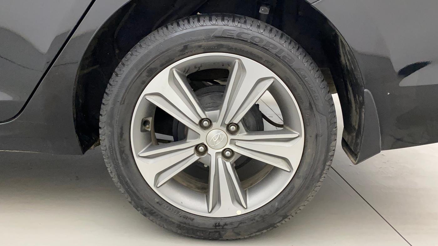 2017 Hyundai Verna 1.6 VTVT SX O, Petrol, Manual, 32,028 km, Left Rear Wheel
