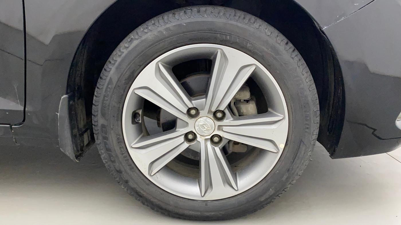 2017 Hyundai Verna 1.6 VTVT SX O, Petrol, Manual, 32,028 km, Right Front Wheel