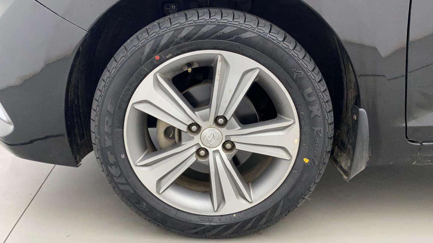 2017 Hyundai Verna 1.6 VTVT SX O, Petrol, Manual, 32,028 km, Left Front Wheel