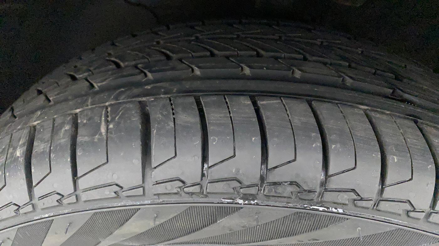 2017 Hyundai Verna 1.6 VTVT SX O, Petrol, Manual, 32,028 km, Left Front Tyre Tread