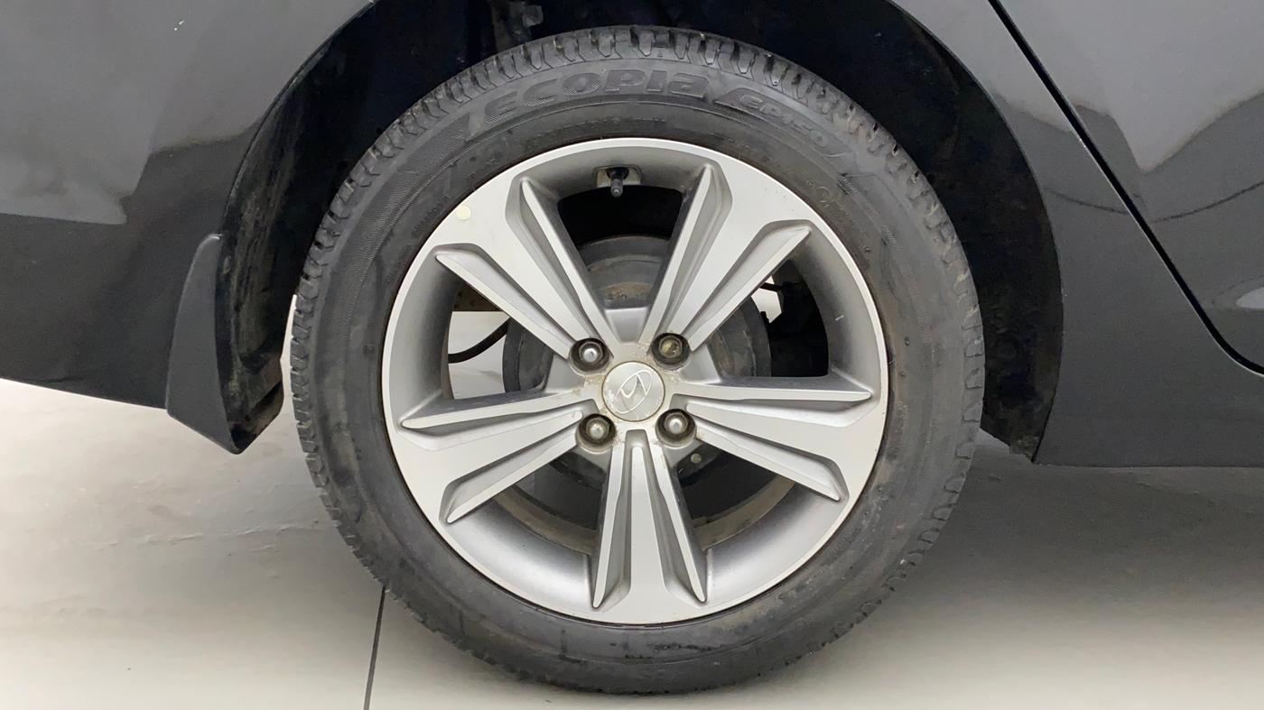 2017 Hyundai Verna 1.6 VTVT SX O, Petrol, Manual, 32,028 km, Right Rear Wheel