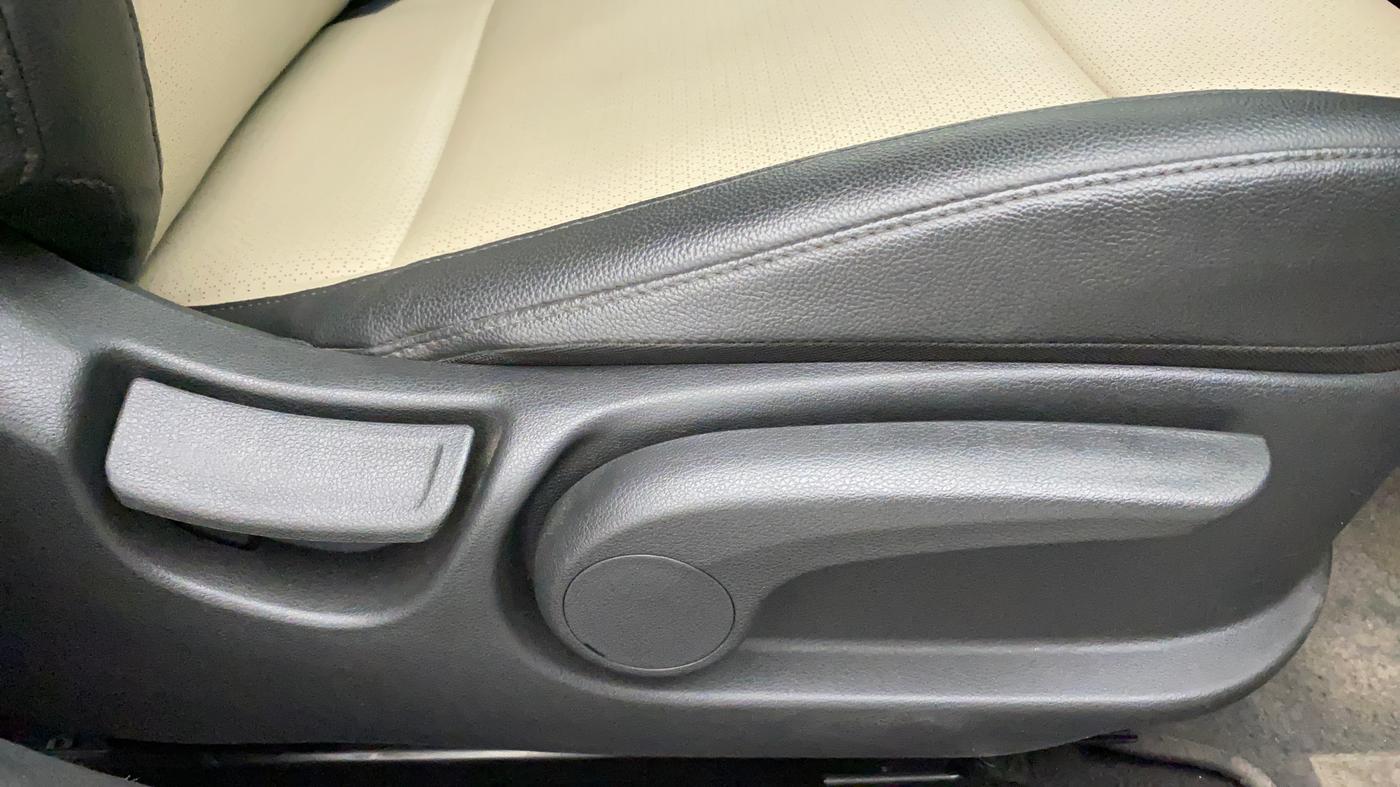 2017 Hyundai Verna 1.6 VTVT SX O, Petrol, Manual, 32,028 km, Driver Side Adjustment Panel