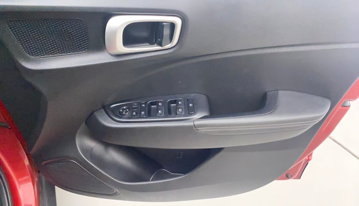 2022 Hyundai VENUE SX 1.0 (O) TURBO IMT, Petrol, Manual, 18,093 km, Driver Side Door Panels Control