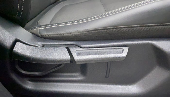 2022 Hyundai VENUE SX 1.0 (O) TURBO IMT, Petrol, Manual, 18,093 km, Driver Side Adjustment Panel
