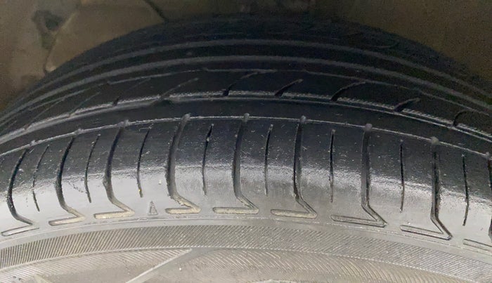 2018 Maruti Dzire ZDI AMT, Diesel, Automatic, 1,13,652 km, Left Front Tyre Tread