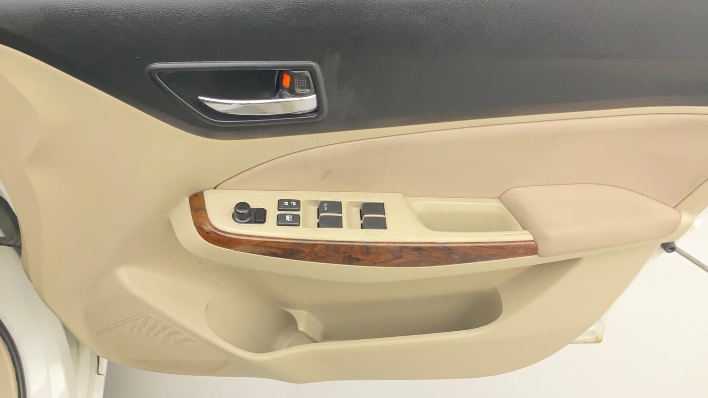 2018 Maruti Dzire ZDI AMT, Diesel, Automatic, 1,13,652 km, Driver Side Door Panels Control