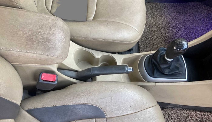 2017 Hyundai Verna 1.6 CRDI SX, Diesel, Manual, 85,069 km, Gear Lever
