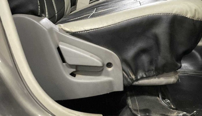 2016 Datsun Go T, Petrol, Manual, 69,877 km, Driver Side Adjustment Panel