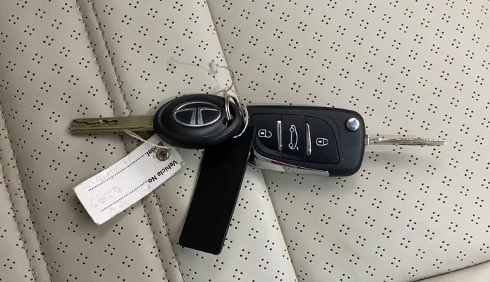 2024 Tata ALTROZ XE CNG, CNG, Manual, 19,266 km, Key Close Up