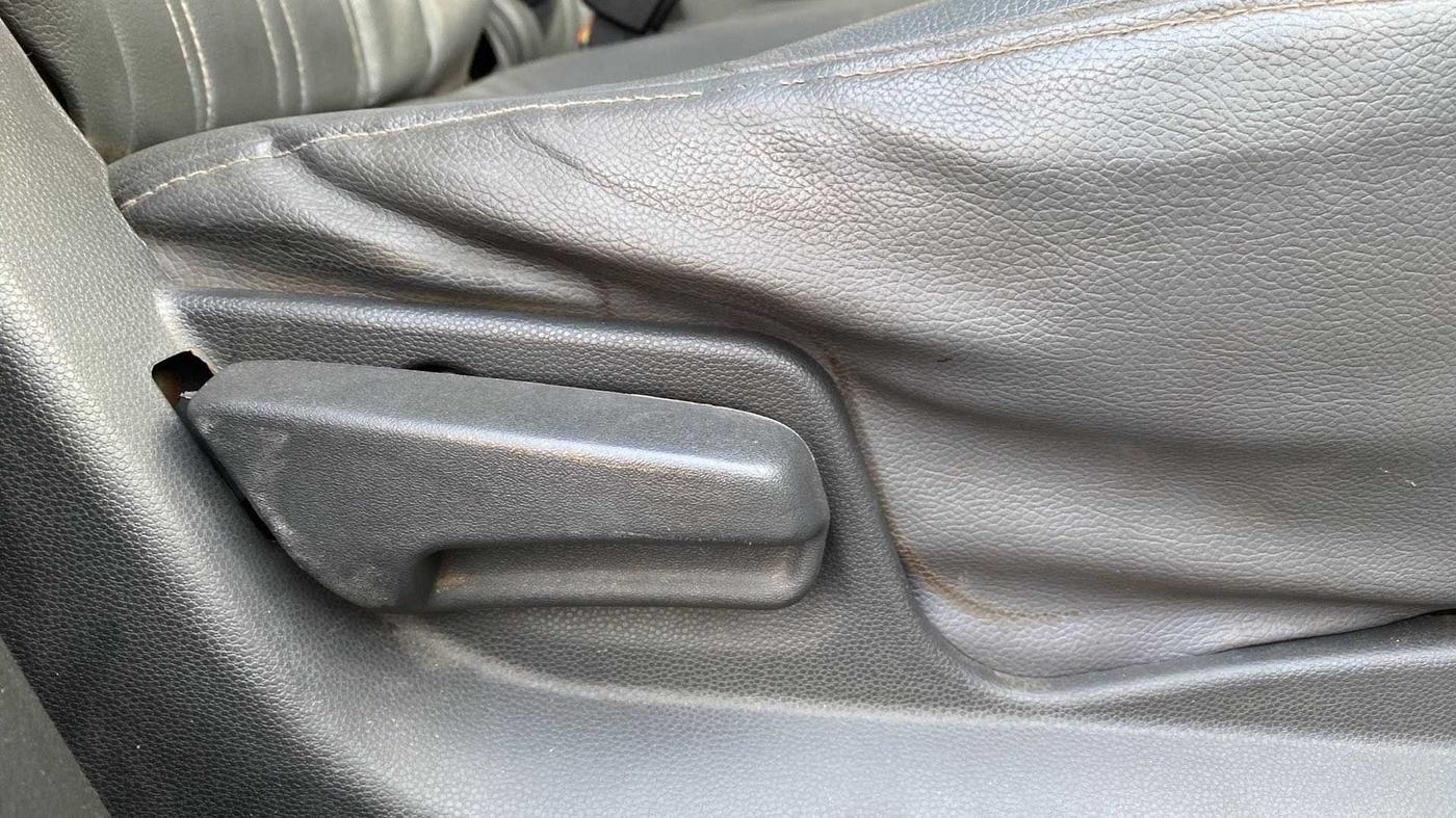 2012 Maruti Ritz VDI, Diesel, Manual, 1,00,328 km, Driver Side Adjustment Panel