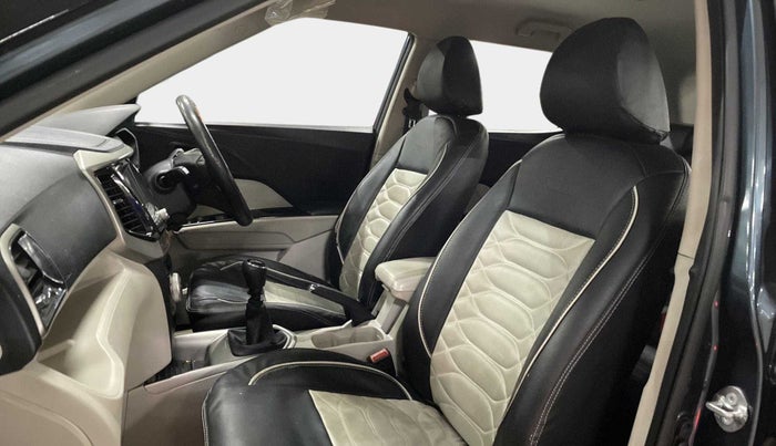 2021 Mahindra XUV300 W8 1.2 PETROL, Petrol, Manual, 50,005 km, Right Side Front Door Cabin