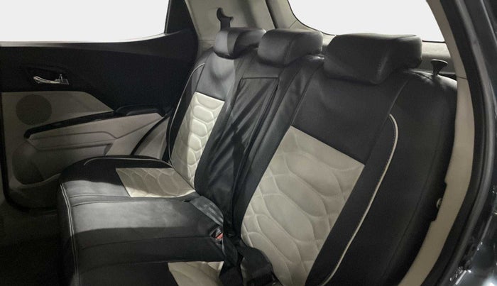 2021 Mahindra XUV300 W8 1.2 PETROL, Petrol, Manual, 50,005 km, Right Side Rear Door Cabin