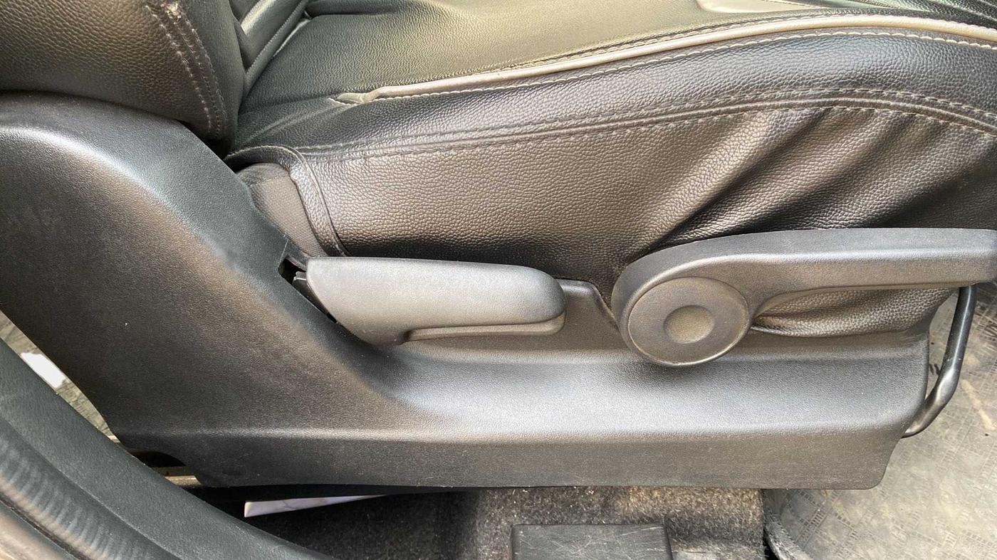 2018 Maruti Vitara Brezza ZDI, Diesel, Manual, 91,666 km, Driver Side Adjustment Panel