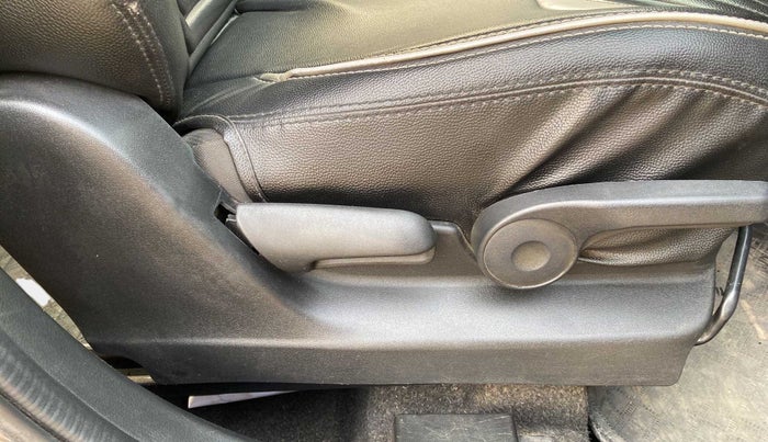 2018 Maruti Vitara Brezza ZDI, Diesel, Manual, 91,666 km, Driver Side Adjustment Panel