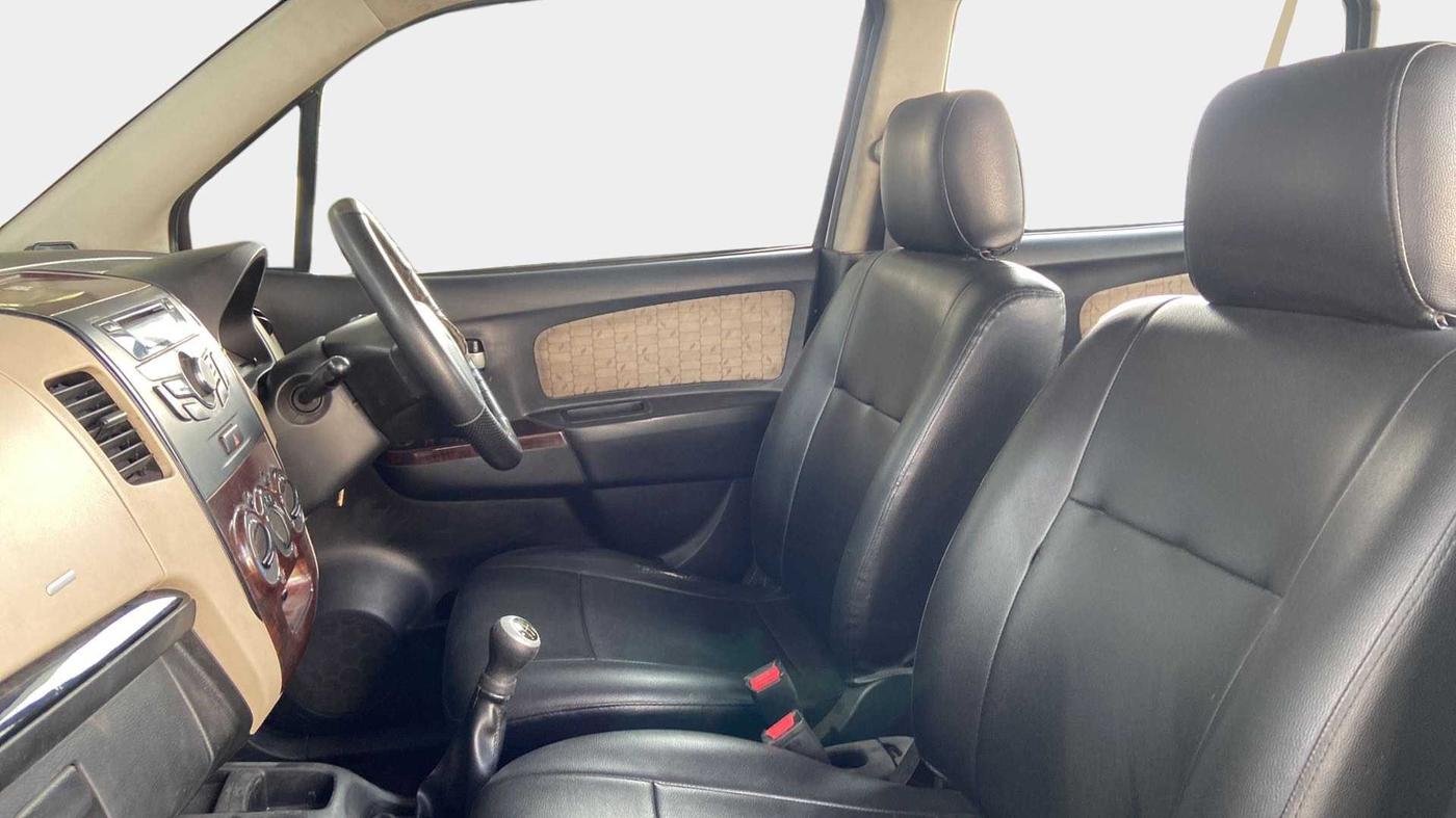 2017 Maruti Wagon R 1.0 VXI, CNG, Manual, 1,04,269 km, Right Side Front Door Cabin