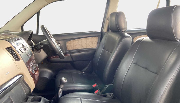2017 Maruti Wagon R 1.0 VXI, CNG, Manual, 1,04,269 km, Right Side Front Door Cabin
