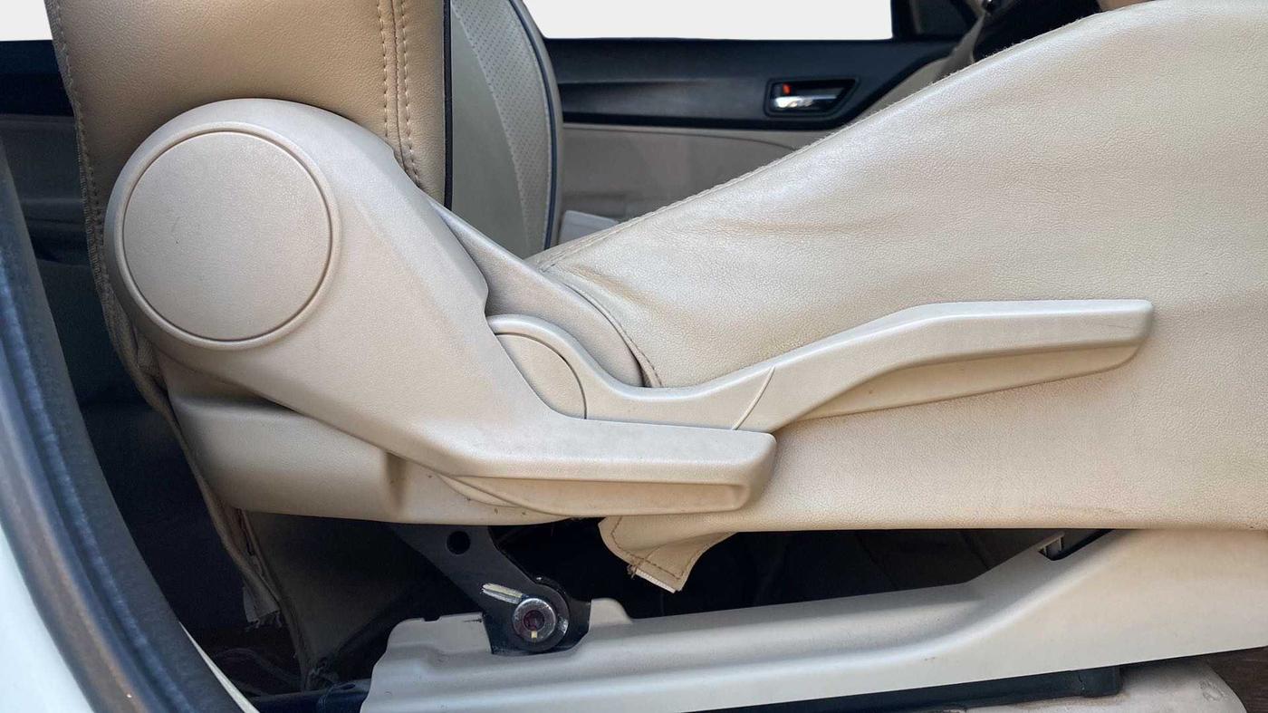 2018 Maruti Dzire VDI AMT, Diesel, Automatic, 1,01,172 km, Driver Side Adjustment Panel