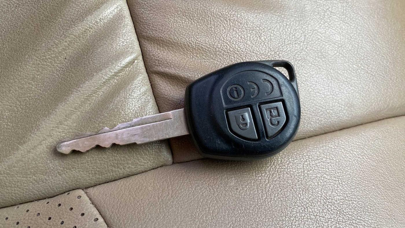 2018 Maruti Dzire VDI AMT, Diesel, Automatic, 1,01,172 km, Key Close Up