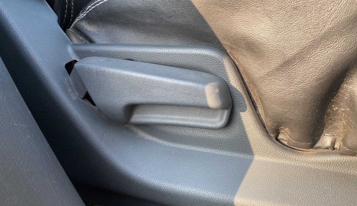 2016 Maruti Ritz LXI, Petrol, Manual, 27,082 km, Driver Side Adjustment Panel