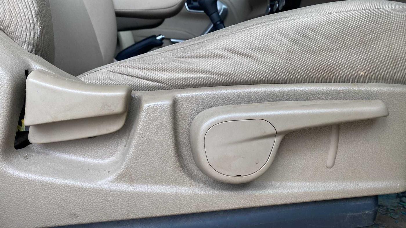 2022 Mahindra BOLERO NEO N 10, Diesel, Manual, 39,495 km, Driver Side Adjustment Panel