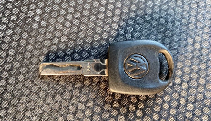 2016 Volkswagen Ameo TRENDLINE 1.2L, Petrol, Manual, 86,819 km, Key Close Up