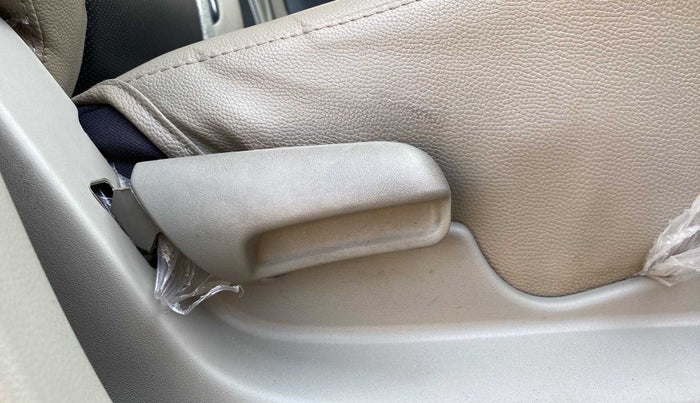 2017 Maruti Celerio VXI, Petrol, Manual, 25,724 km, Driver Side Adjustment Panel