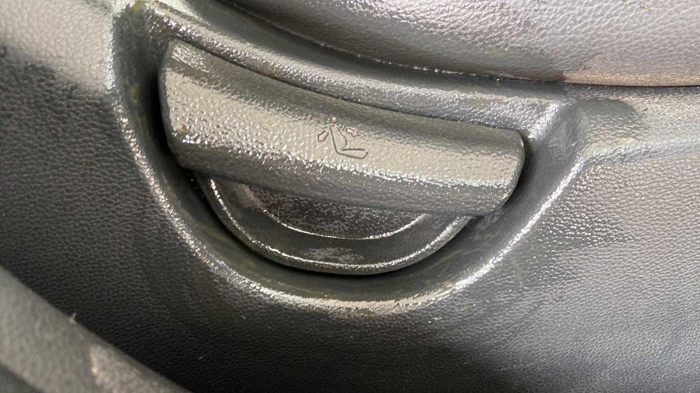 2015 Hyundai Xcent BASE 1.2, Petrol, Manual, 1,11,592 km, Driver Side Adjustment Panel