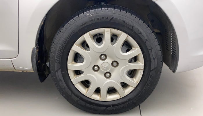 2011 Hyundai i20 MAGNA (O) 1.2, Petrol, Manual, 74,056 km, Right Front Wheel