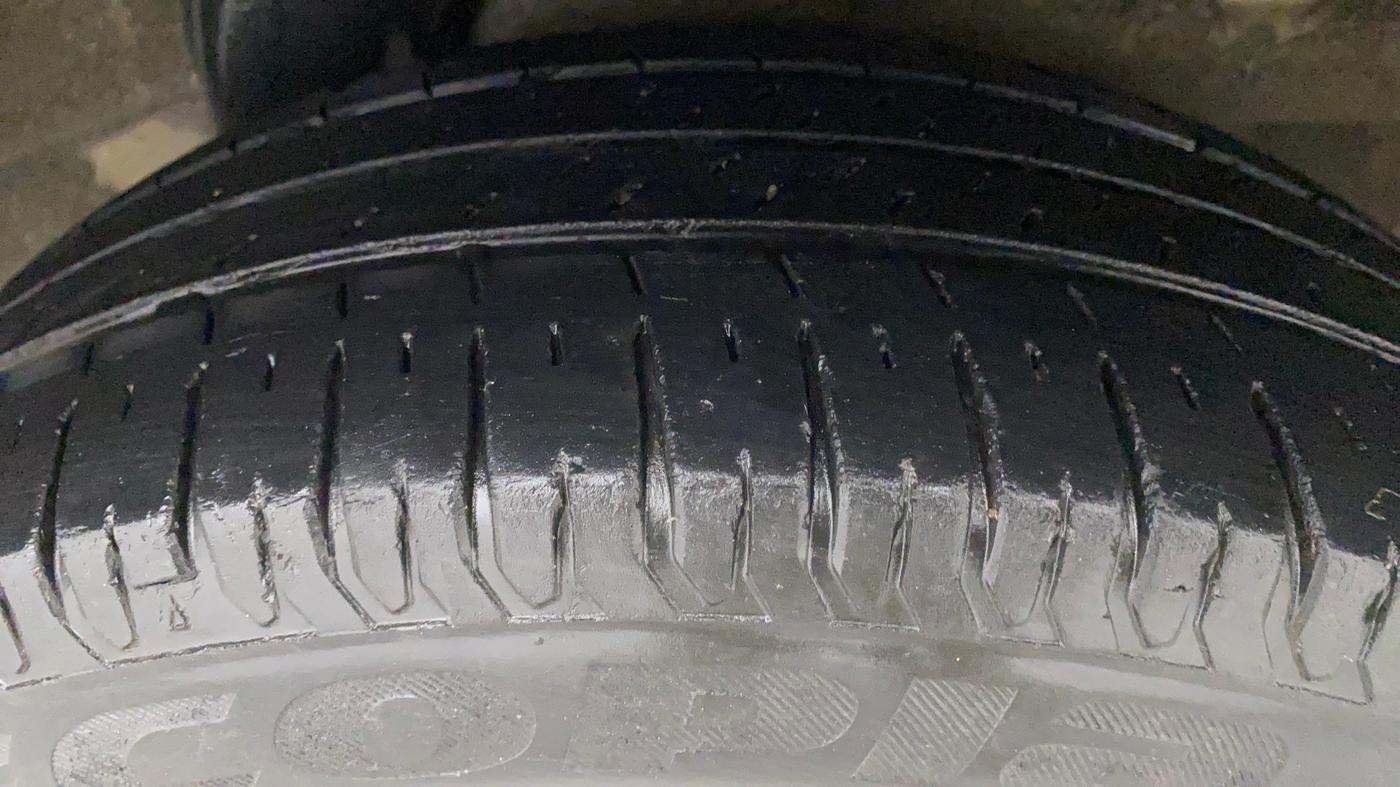 2011 Hyundai i20 MAGNA (O) 1.2, Petrol, Manual, 74,056 km, Left Rear Tyre Tread