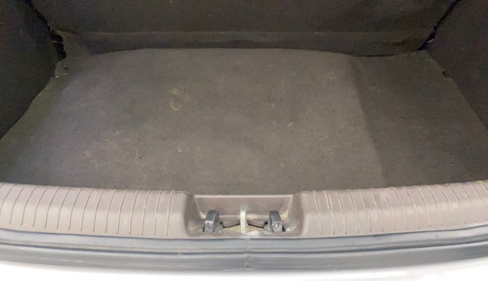 2011 Hyundai i20 MAGNA (O) 1.2, Petrol, Manual, 74,056 km, Boot Inside