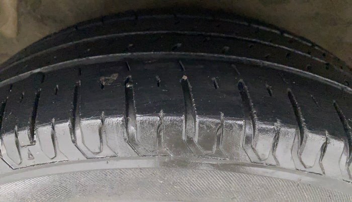 2011 Hyundai i20 MAGNA (O) 1.2, Petrol, Manual, 74,056 km, Right Rear Tyre Tread